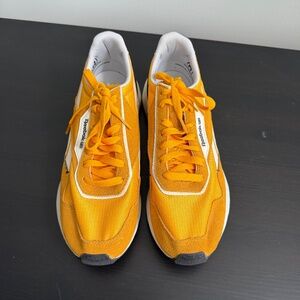 REEBOK Classic Leather Legacy AZ 'Collegiate Gold' Sneakers - Size 8 - NEW